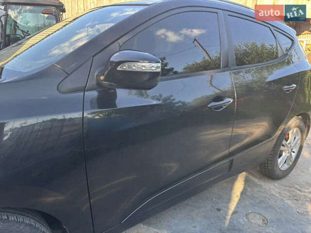 Черный Хендай их35, объемом двигателя 1.7 л и пробегом 254 тыс. км за 11500 $, фото 9 на Automoto.ua