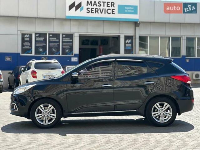 Черный Хендай их35, объемом двигателя 2 л и пробегом 218 тыс. км за 12230 $, фото 7 на Automoto.ua