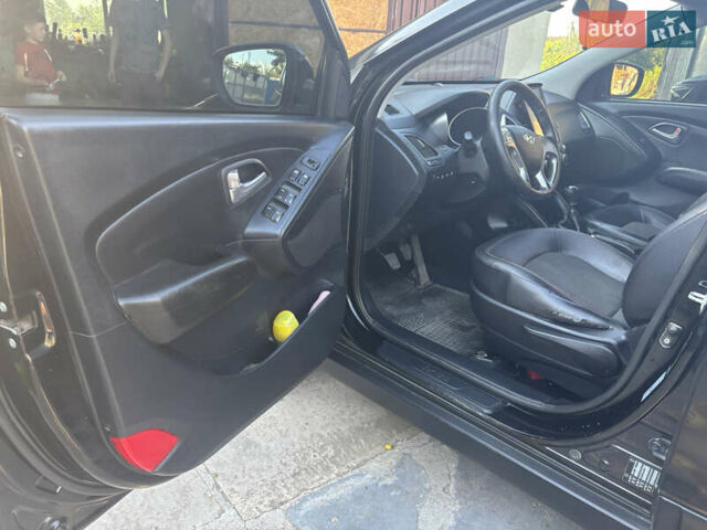 Черный Хендай их35, объемом двигателя 1.7 л и пробегом 254 тыс. км за 11500 $, фото 26 на Automoto.ua