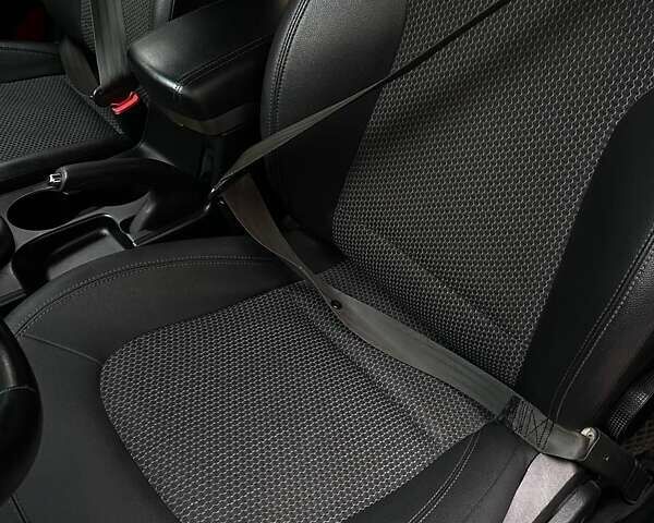 Черный Хендай их35, объемом двигателя 1.69 л и пробегом 290 тыс. км за 10999 $, фото 16 на Automoto.ua