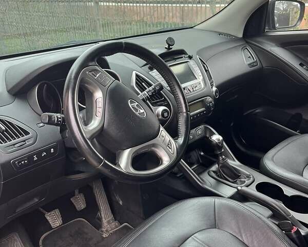 Чорний Хендай іх35, об'ємом двигуна 2 л та пробігом 181 тис. км за 12200 $, фото 9 на Automoto.ua