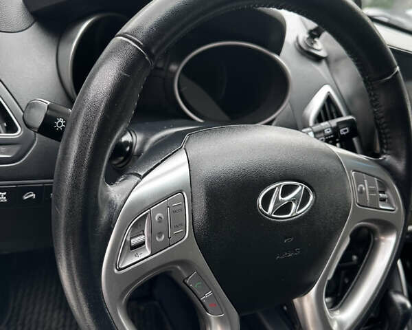 Черный Хендай их35, объемом двигателя 2 л и пробегом 197 тыс. км за 13650 $, фото 35 на Automoto.ua