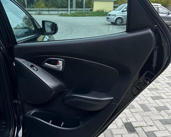 Черный Хендай их35, объемом двигателя 2 л и пробегом 197 тыс. км за 13650 $, фото 58 на Automoto.ua