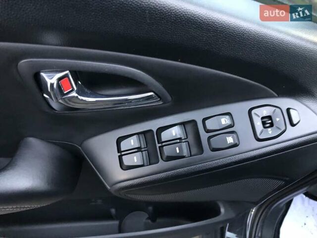 Хендай их35 2011 в Луцке на Automoto.ua Черный Хендай их35, объемом двигателя 2 л и пробегом 248 тыс. км за 13500 $, фото 21 на Automoto.ua