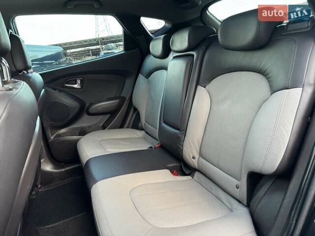 Черный Хендай их35, объемом двигателя 2 л и пробегом 103 тыс. км за 13400 $, фото 36 на Automoto.ua