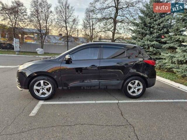 Черный Хендай их35, объемом двигателя 2 л и пробегом 221 тыс. км за 12000 $, фото 6 на Automoto.ua