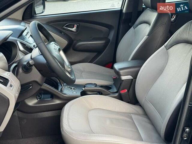 Черный Хендай их35, объемом двигателя 2 л и пробегом 103 тыс. км за 13400 $, фото 21 на Automoto.ua