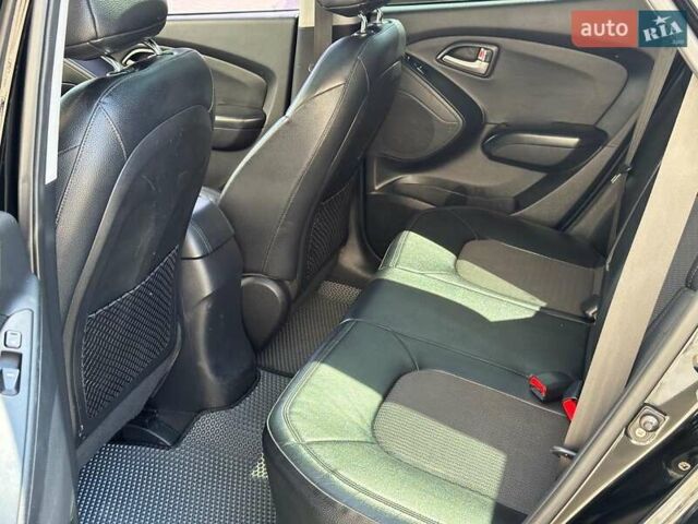 Черный Хендай их35, объемом двигателя 2 л и пробегом 218 тыс. км за 12230 $, фото 14 на Automoto.ua