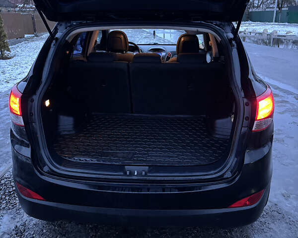 Чорний Хендай іх35, об'ємом двигуна 2 л та пробігом 252 тис. км за 11000 $, фото 10 на Automoto.ua