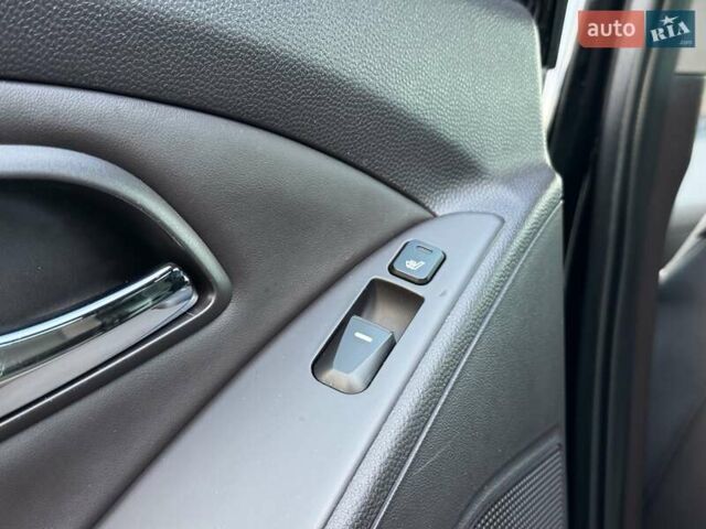 Черный Хендай их35, объемом двигателя 2 л и пробегом 103 тыс. км за 13400 $, фото 18 на Automoto.ua