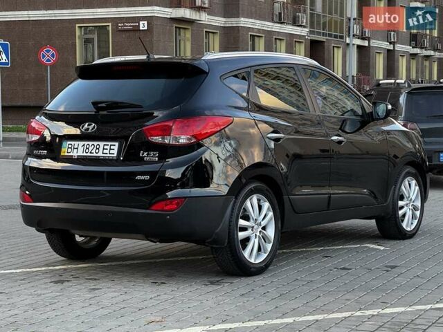 Черный Хендай их35, объемом двигателя 2 л и пробегом 103 тыс. км за 13400 $, фото 7 на Automoto.ua