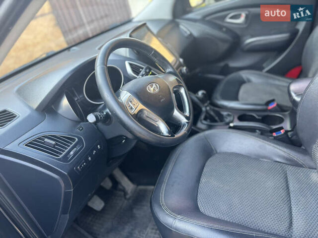 Черный Хендай их35, объемом двигателя 1.7 л и пробегом 254 тыс. км за 11500 $, фото 21 на Automoto.ua