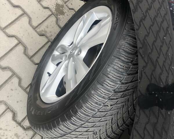 Черный Хендай их35, объемом двигателя 2 л и пробегом 184 тыс. км за 13500 $, фото 9 на Automoto.ua