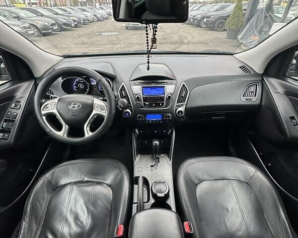 Черный Хендай их35, объемом двигателя 2 л и пробегом 157 тыс. км за 12700 $, фото 17 на Automoto.ua