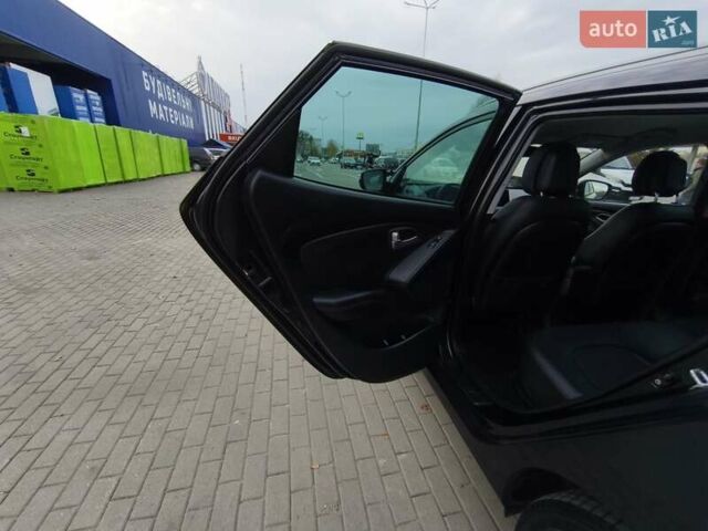 Черный Хендай их35, объемом двигателя 1.7 л и пробегом 229 тыс. км за 10750 $, фото 22 на Automoto.ua