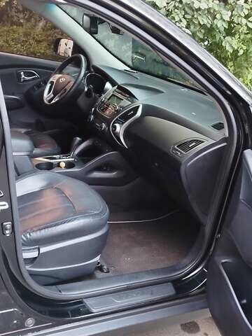 Черный Хендай их35, объемом двигателя 2 л и пробегом 161 тыс. км за 12600 $, фото 16 на Automoto.ua