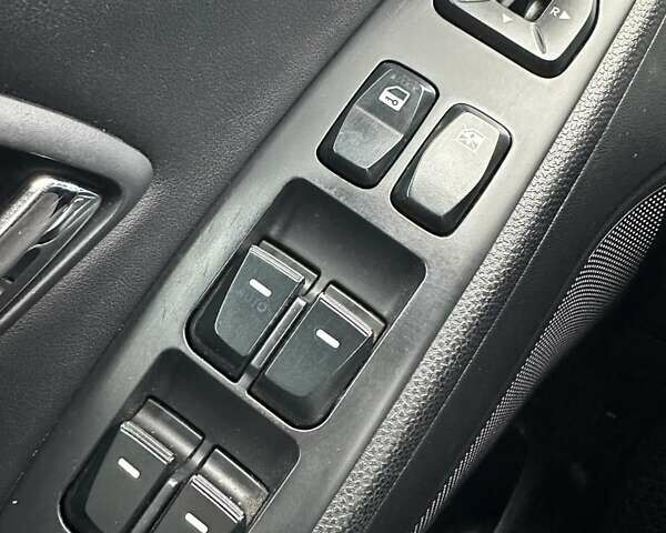 Черный Хендай их35, объемом двигателя 2 л и пробегом 157 тыс. км за 12700 $, фото 28 на Automoto.ua