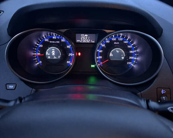 Чорний Хендай іх35, об'ємом двигуна 2 л та пробігом 252 тис. км за 11000 $, фото 9 на Automoto.ua