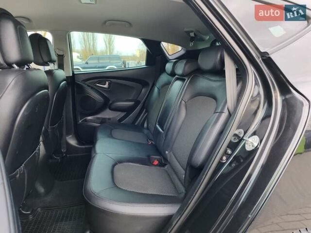 Черный Хендай их35, объемом двигателя 1.7 л и пробегом 229 тыс. км за 10750 $, фото 25 на Automoto.ua