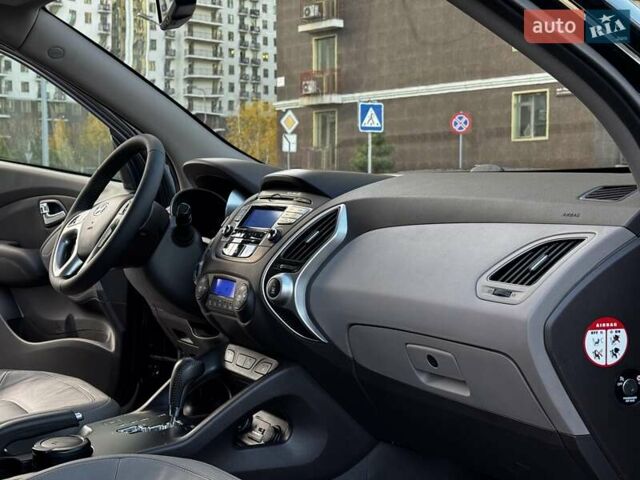 Черный Хендай их35, объемом двигателя 2 л и пробегом 103 тыс. км за 13400 $, фото 26 на Automoto.ua