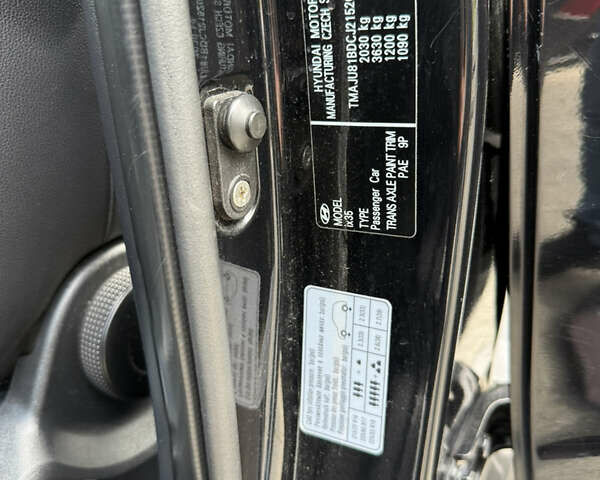 Черный Хендай их35, объемом двигателя 2 л и пробегом 156 тыс. км за 12700 $, фото 11 на Automoto.ua