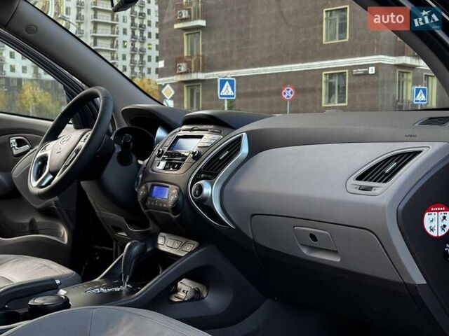 Черный Хендай их35, объемом двигателя 2 л и пробегом 103 тыс. км за 13400 $, фото 28 на Automoto.ua