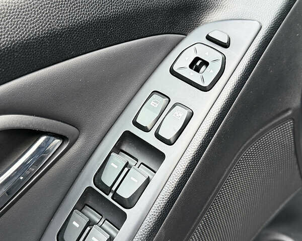 Чорний Хендай іх35, об'ємом двигуна 2 л та пробігом 206 тис. км за 13099 $, фото 47 на Automoto.ua