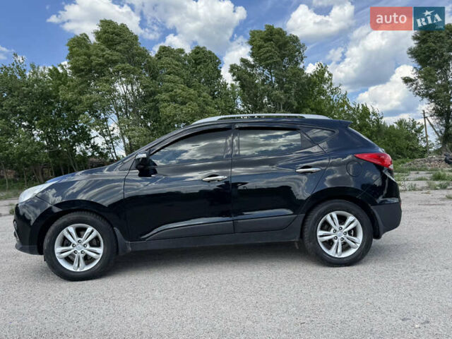 Черный Хендай их35, объемом двигателя 2 л и пробегом 121 тыс. км за 14000 $, фото 6 на Automoto.ua