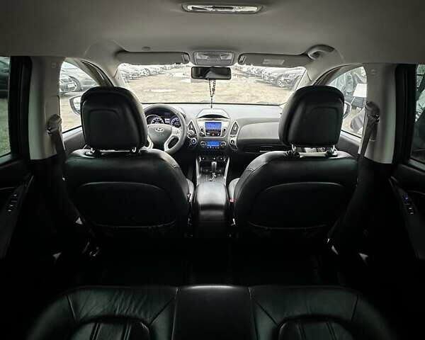 Черный Хендай их35, объемом двигателя 2 л и пробегом 157 тыс. км за 12700 $, фото 23 на Automoto.ua