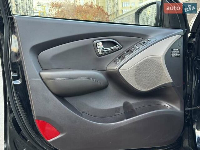 Черный Хендай их35, объемом двигателя 2 л и пробегом 103 тыс. км за 13400 $, фото 16 на Automoto.ua
