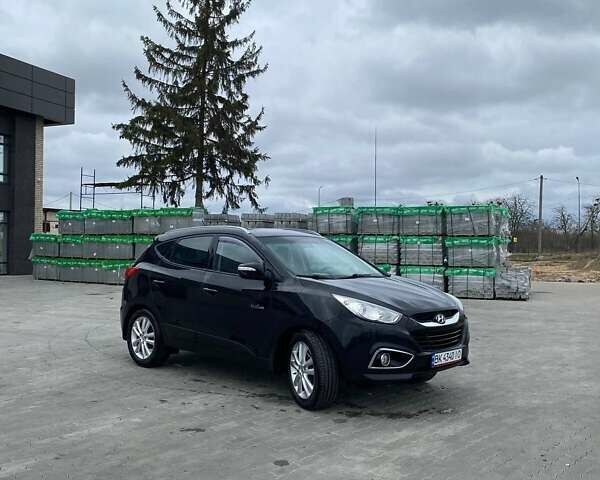 Черный Хендай их35, объемом двигателя 1.7 л и пробегом 277 тыс. км за 11800 $, фото 2 на Automoto.ua