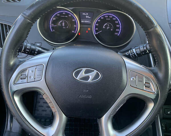 Черный Хендай их35, объемом двигателя 2 л и пробегом 185 тыс. км за 11200 $, фото 8 на Automoto.ua