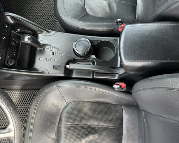 Черный Хендай их35, объемом двигателя 2 л и пробегом 156 тыс. км за 12700 $, фото 3 на Automoto.ua