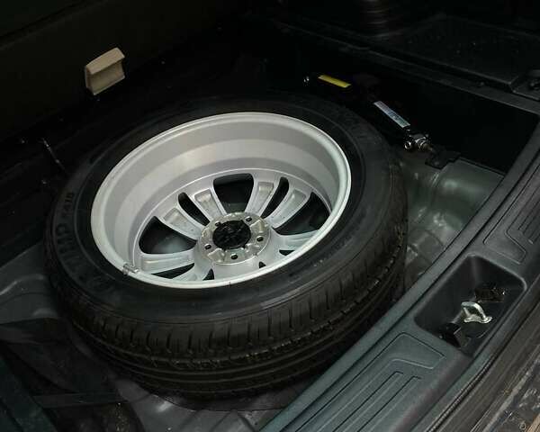 Черный Хендай их35, объемом двигателя 1.7 л и пробегом 277 тыс. км за 11800 $, фото 28 на Automoto.ua