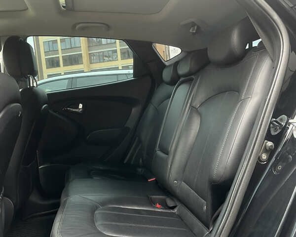 Черный Хендай их35, объемом двигателя 2 л и пробегом 179 тыс. км за 12000 $, фото 21 на Automoto.ua