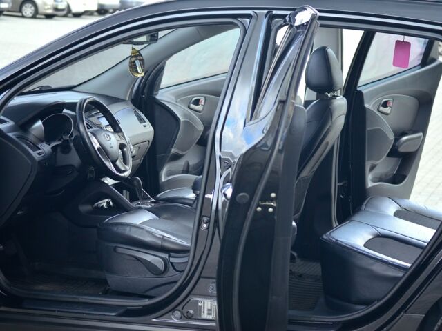 Черный Хендай их35, объемом двигателя 2 л и пробегом 141 тыс. км за 12700 $, фото 14 на Automoto.ua