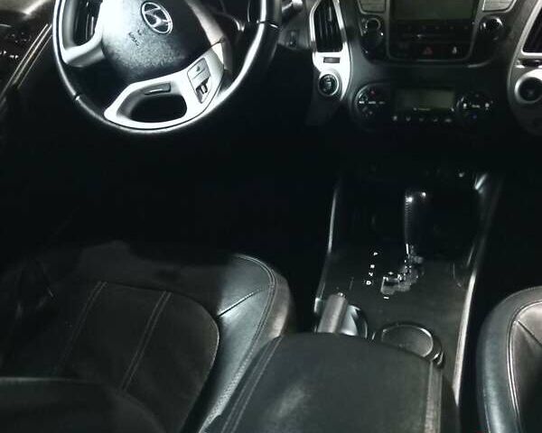 Чорний Хендай іх35, об'ємом двигуна 2 л та пробігом 157 тис. км за 12000 $, фото 6 на Automoto.ua