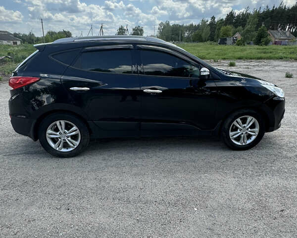 Черный Хендай их35, объемом двигателя 2 л и пробегом 121 тыс. км за 14000 $, фото 8 на Automoto.ua