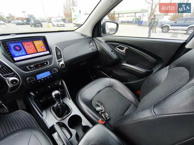 Черный Хендай их35, объемом двигателя 1.7 л и пробегом 229 тыс. км за 10750 $, фото 40 на Automoto.ua