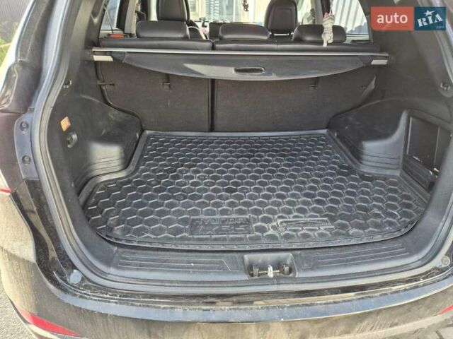 Черный Хендай их35, объемом двигателя 2 л и пробегом 221 тыс. км за 12000 $, фото 2 на Automoto.ua