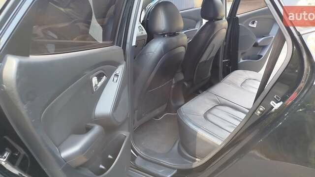 Черный Хендай их35, объемом двигателя 2 л и пробегом 161 тыс. км за 12600 $, фото 13 на Automoto.ua