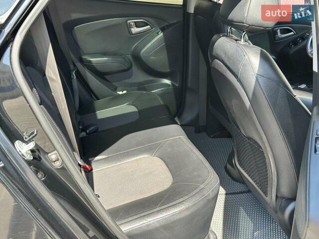 Черный Хендай их35, объемом двигателя 2 л и пробегом 218 тыс. км за 12230 $, фото 17 на Automoto.ua