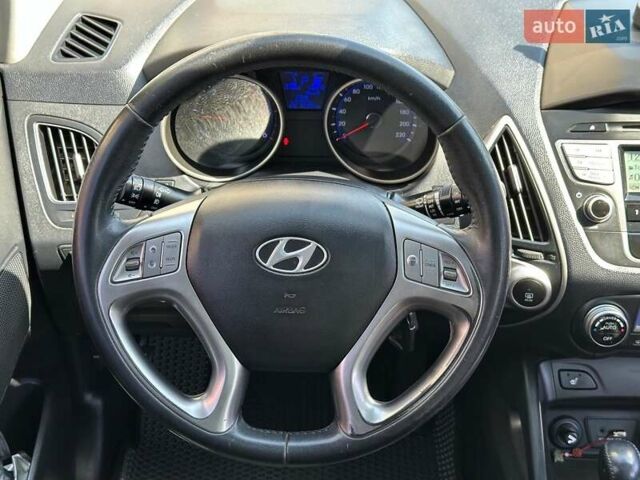 Черный Хендай их35, объемом двигателя 2 л и пробегом 218 тыс. км за 12230 $, фото 19 на Automoto.ua
