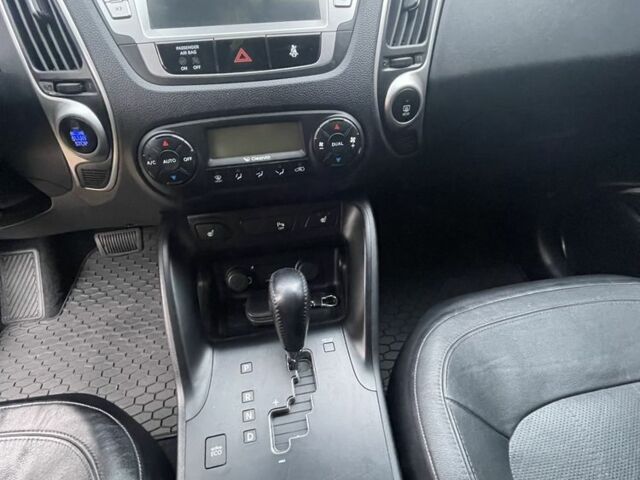 Чорний Хендай іх35, об'ємом двигуна 2 л та пробігом 210 тис. км за 12700 $, фото 12 на Automoto.ua