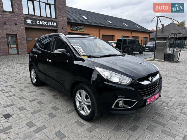 Черный Хендай их35, объемом двигателя 2 л и пробегом 197 тыс. км за 13650 $, фото 2 на Automoto.ua