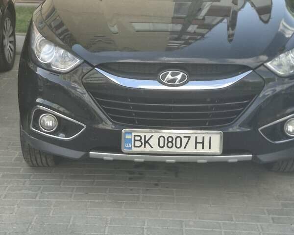 Черный Хендай их35, объемом двигателя 2 л и пробегом 280 тыс. км за 12550 $, фото 2 на Automoto.ua