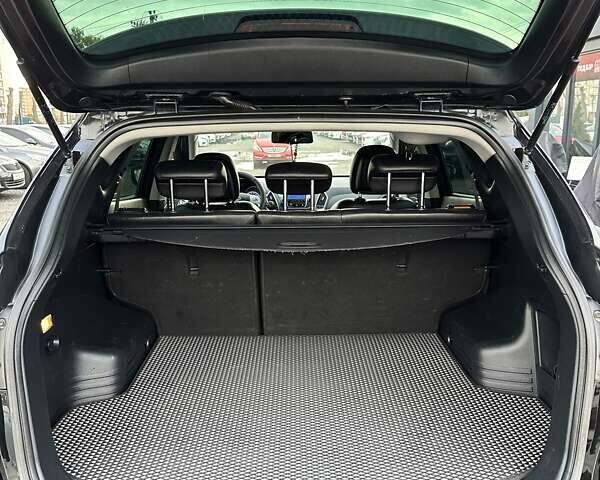 Черный Хендай их35, объемом двигателя 2 л и пробегом 157 тыс. км за 12700 $, фото 13 на Automoto.ua