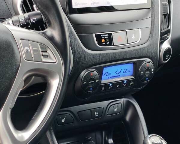 Черный Хендай их35, объемом двигателя 1.7 л и пробегом 229 тыс. км за 10750 $, фото 41 на Automoto.ua