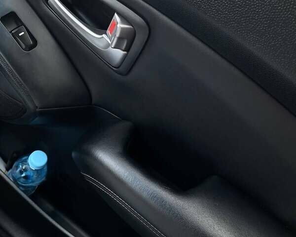 Черный Хендай их35, объемом двигателя 1.69 л и пробегом 290 тыс. км за 10999 $, фото 22 на Automoto.ua