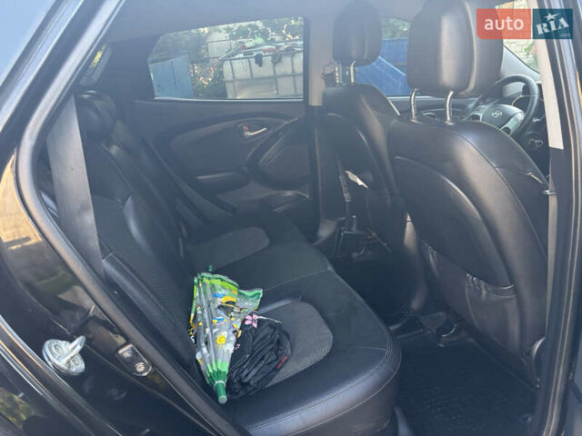 Черный Хендай их35, объемом двигателя 1.7 л и пробегом 254 тыс. км за 11500 $, фото 15 на Automoto.ua